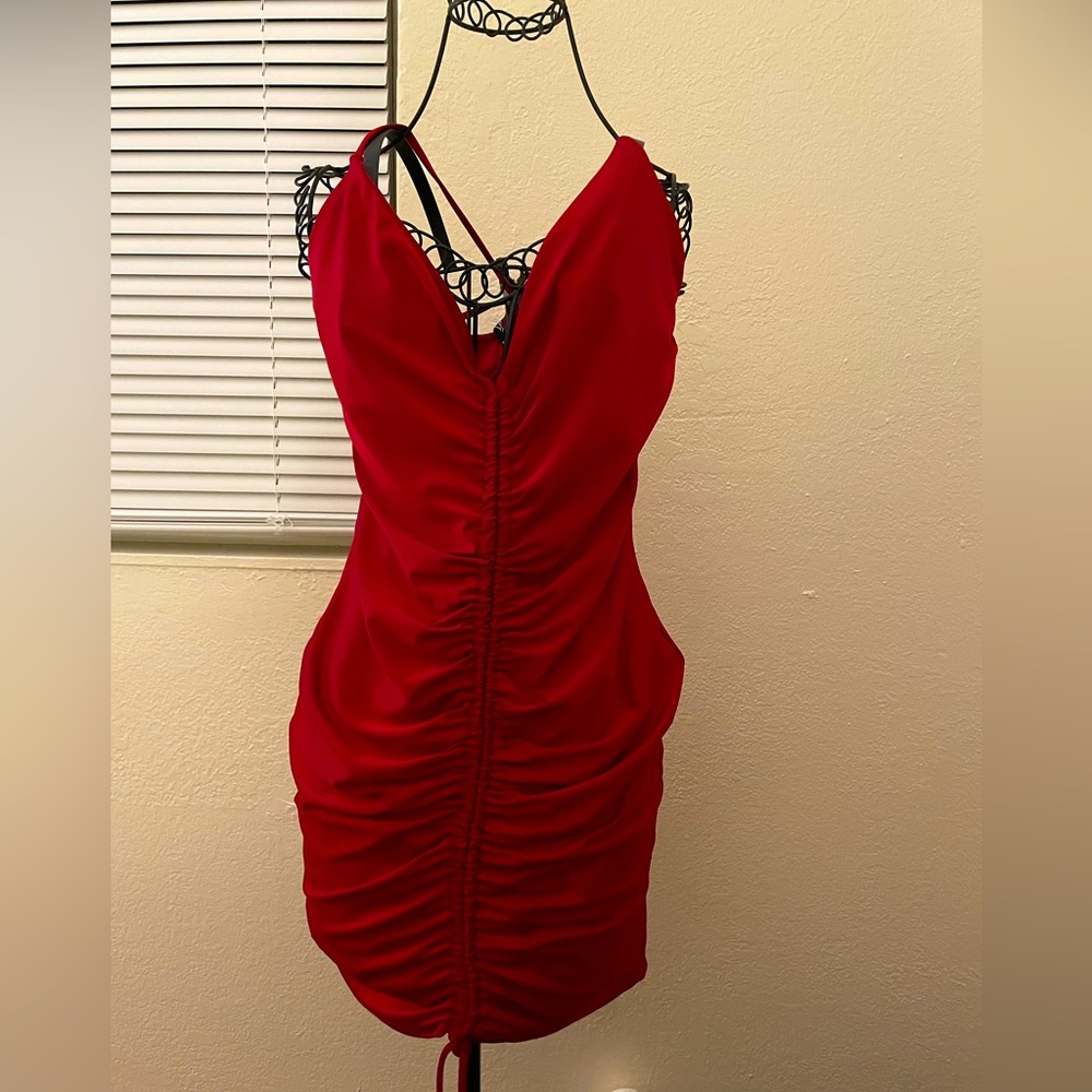 L Red Mid-ruffled dress
